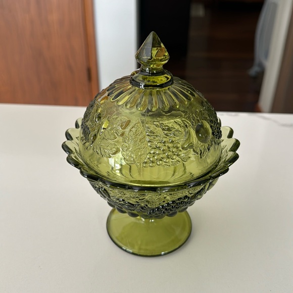 1940s Westmoreland Glass Della Robbia-Green Lidded Candy Dish - Picture 1 of 9